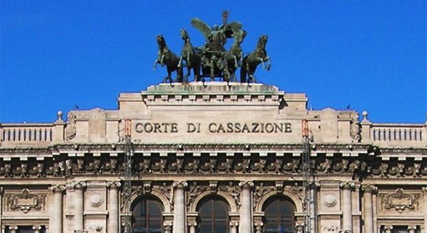 RICORSO PER CASSAZIONE: inammissibile per mancanza di specialità e datazione della procura